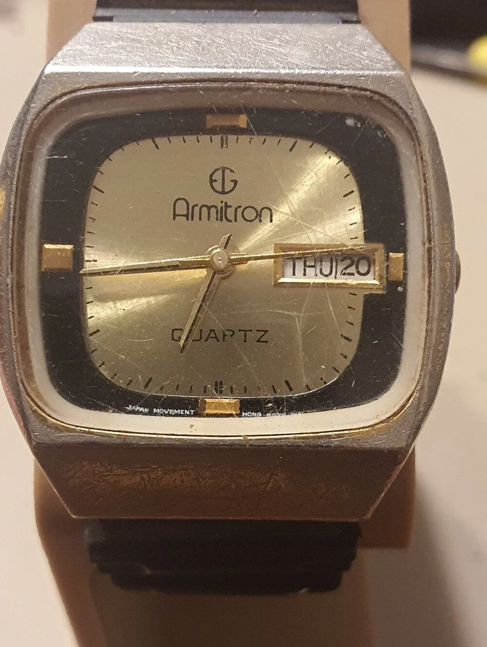 Vtg Armitron Quartz Goldtone/Black Resin Strap Men's Watch w/Day-Date